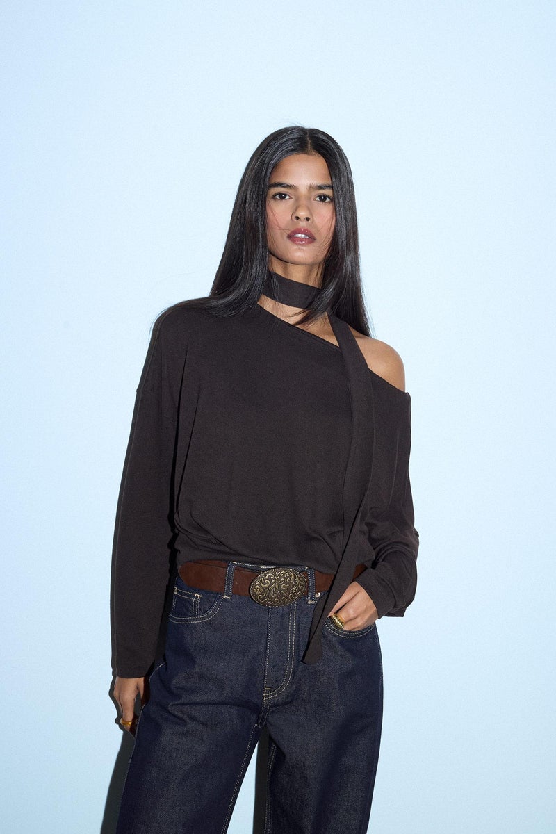 ديفاكتو تيشيرت قصة فضفاضة وياقة عريضة - Image 4